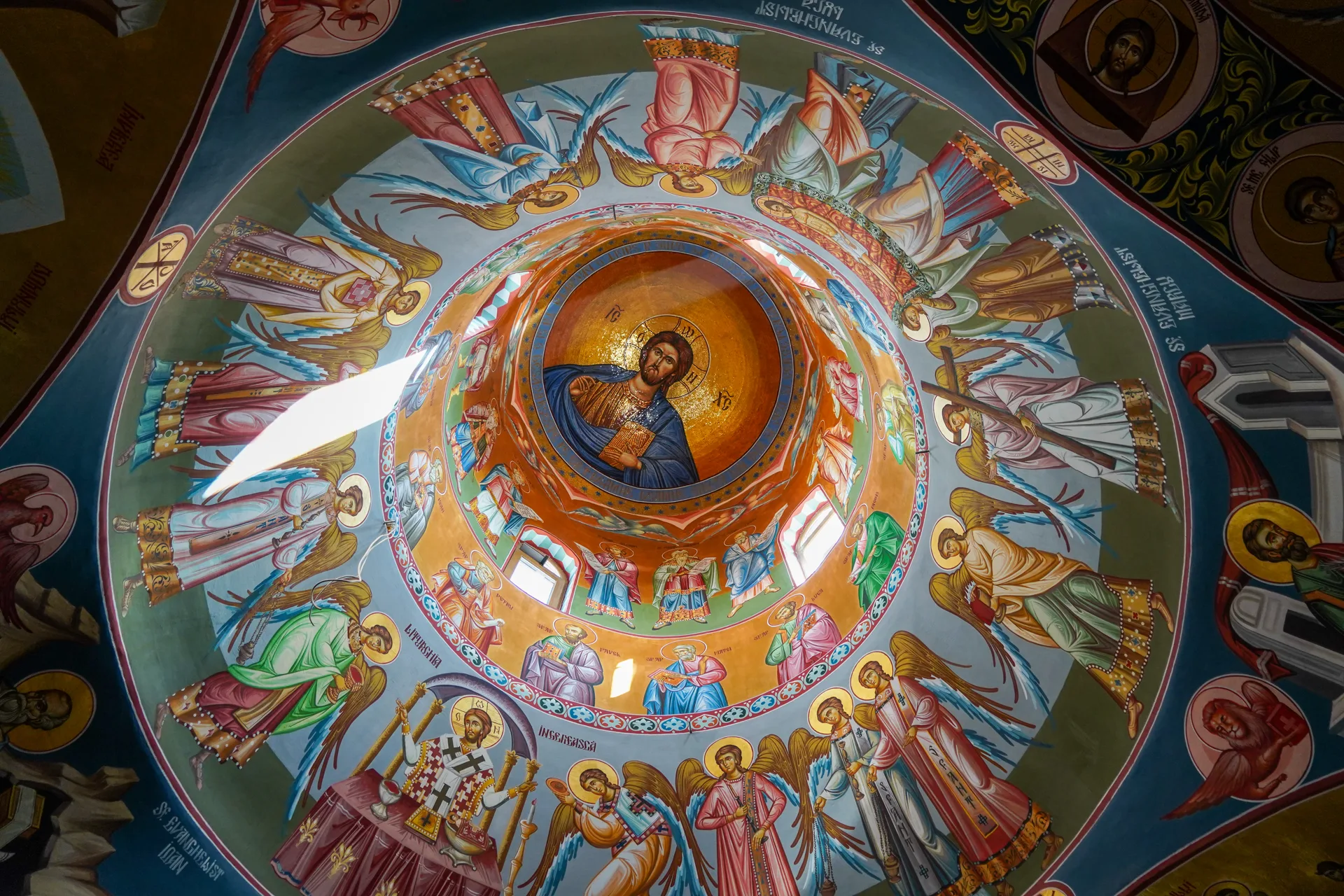 Cupola cu Pantocratorul inconjurat de ingeri